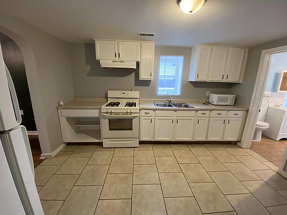 3rd image of 2300 Schrage Ave #2