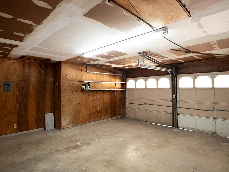 5235 Happiness St — Photo 35