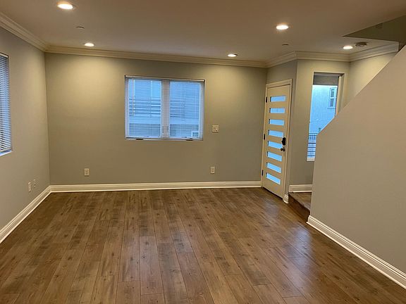 4th image of 244 N Park View St #244