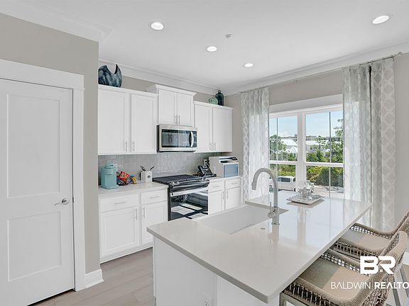 4th image of 2831 Salt Dr