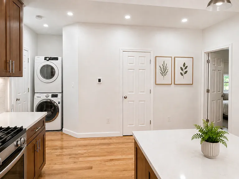29 Cornelia St #1 — Photo 7
