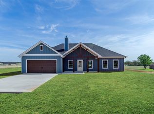 316 Clubview Dr, Bowie, TX 76230