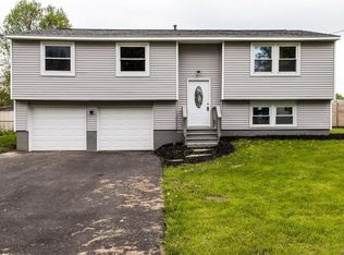 8250 Elaine Cir, Liverpool, NY 13090