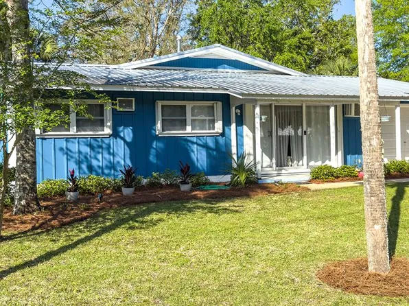 126 Carl King Ave, Carrabelle, FL 32322