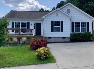 107 Newberry Dr, Fletcher, NC 28732