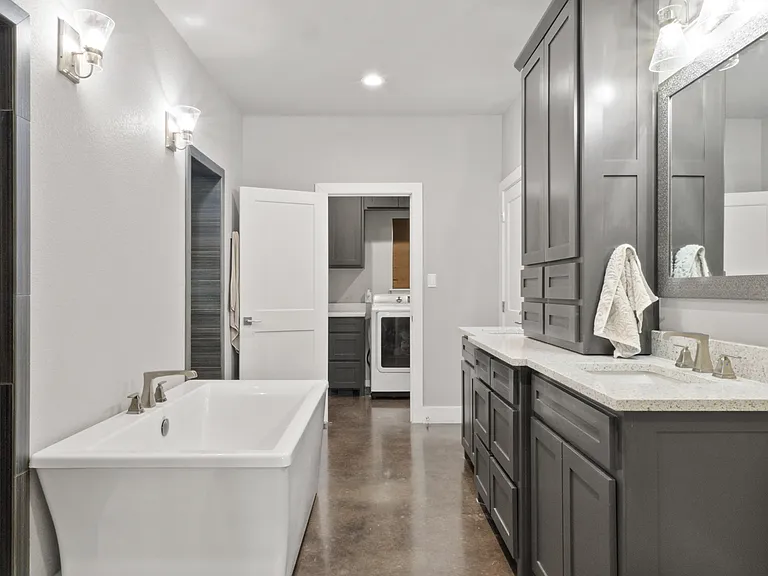 512 Barham Ln — Photo 17