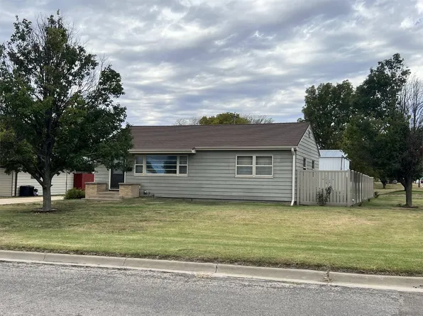 721 N Pine St, Beloit, KS 67420