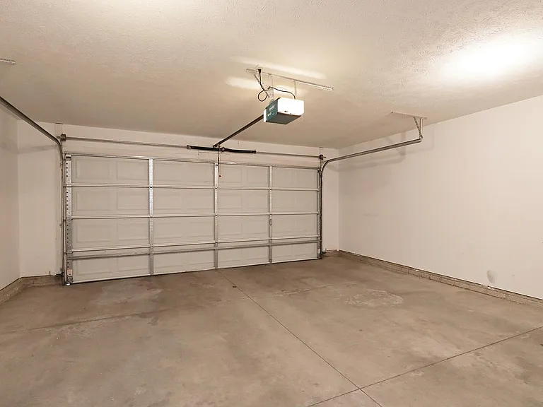6907 Naples Dr — Photo 32