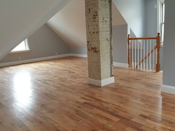 3rd image of 715 E 218th St