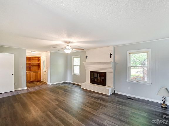 5th image of 1011 Jonathan Dr