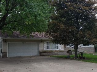 1312 Douglas St, Charleston, IL