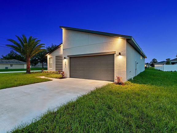 5th image of 302 Aster Ct W