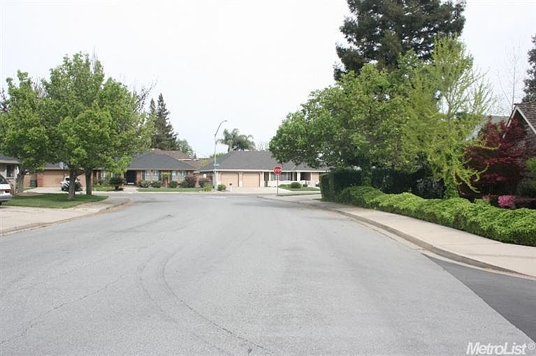 2nd image of 2229 Prins Alexander Cir