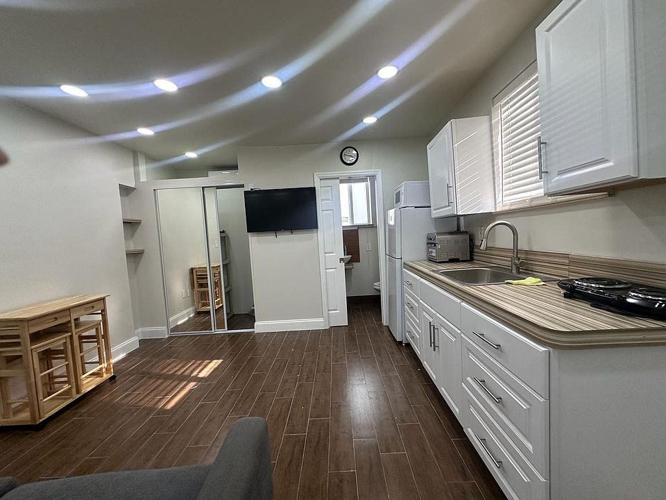 1st image of 160 NE 75th St APT 1