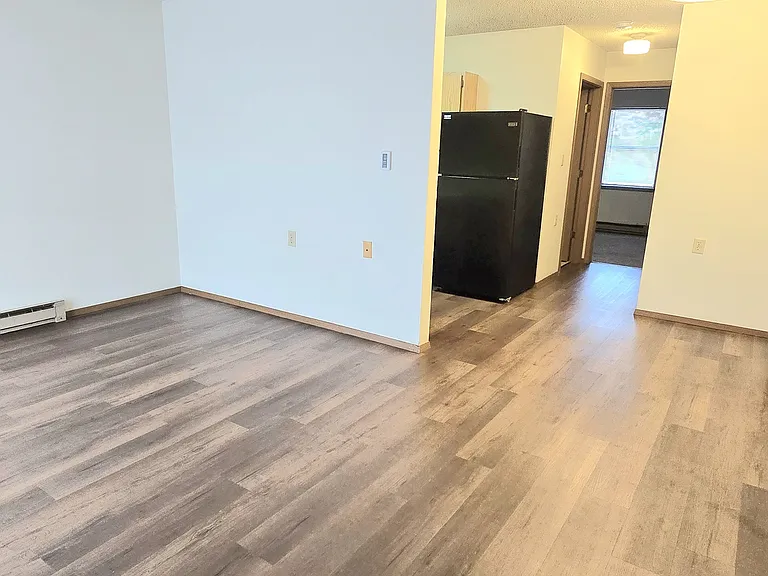 410 N Fisher St #8 — Photo 2