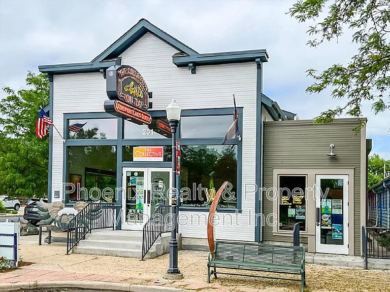 211 E Geneseo St — Photo 28