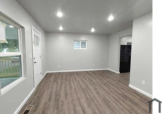 3 bed, 1100 sqft, $1,500 — Photo 3
