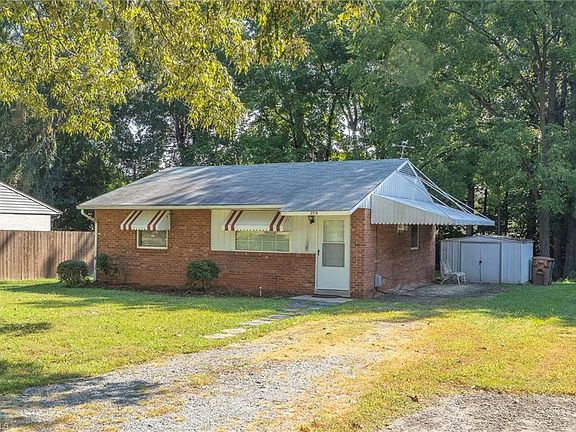 2nd image of 2519 Ponderosa Dr