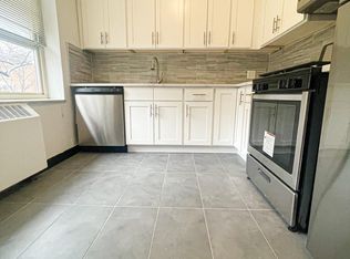 67-25 186th Ln, Fresh Meadows, NY 11365