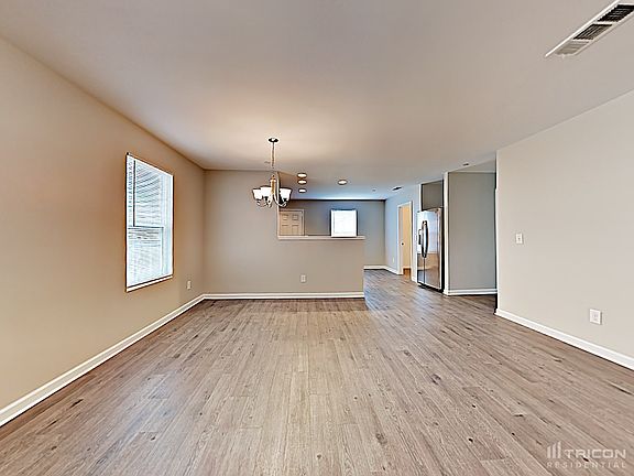 5th image of 652 Pemberton Dr