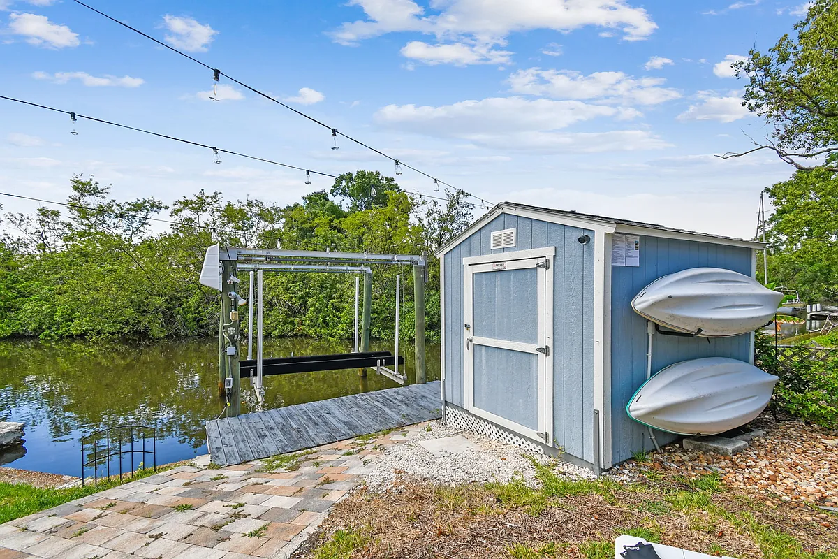 Building Photo - 8611 Driftwood Dr