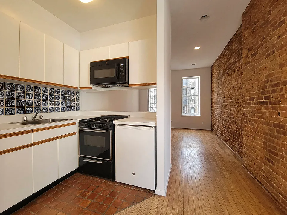 235 E 81st St #5RE