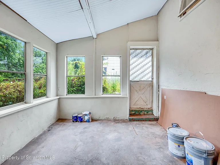 1020 Farber Ct — Photo 11