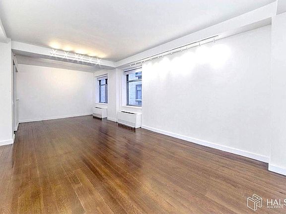 3rd image of 100 W 58th St APT 5A