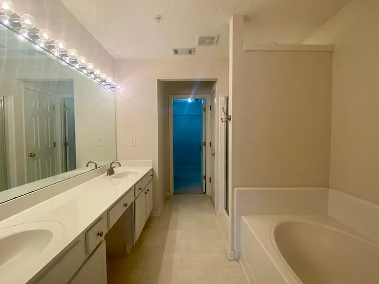 230 Regent Sq #230 — Photo 13