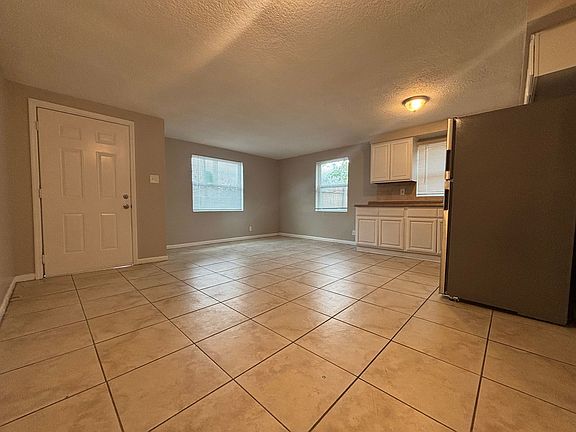 5th image of 9812 N 11th St APT A