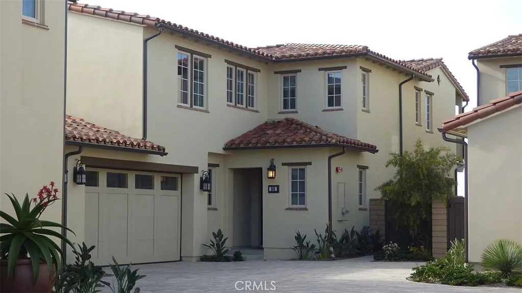 4 bed, 4.5 bath, 2825 sqft, $8,900 — Photo 2