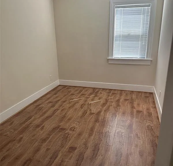 2831 Rowena Ave — Photo 6