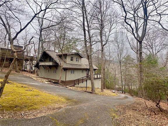3rd image of 298 Lake View Trce
