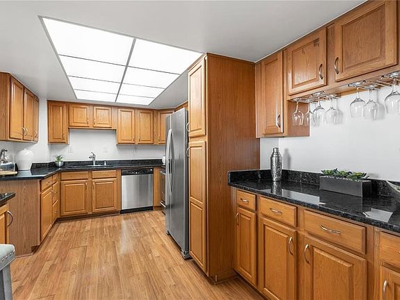 3rd image of 400 ISLAND WAY #503