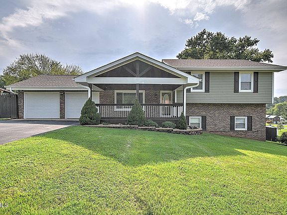 2nd image of 1404 Meadow Ln