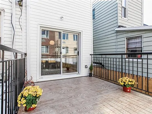 Sold by Avenue Sotheby's International Realty | media 2