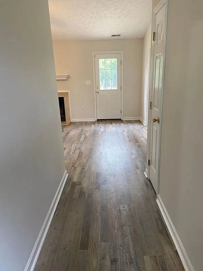 3 bed, 2.0 bath, 1200 sqft, $1,550 — Photo 2