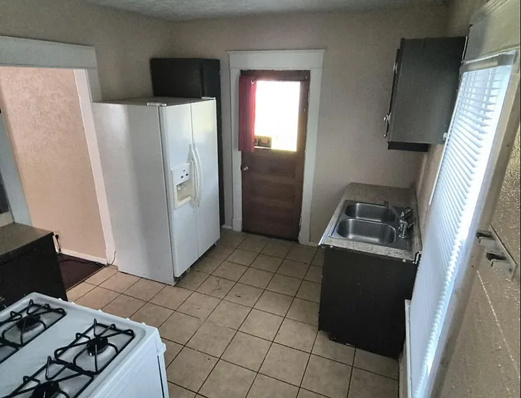415 Everett St — Photo 9