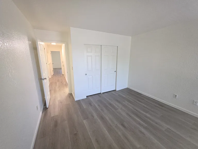 1943 Glen Ridge Dr — Photo 13
