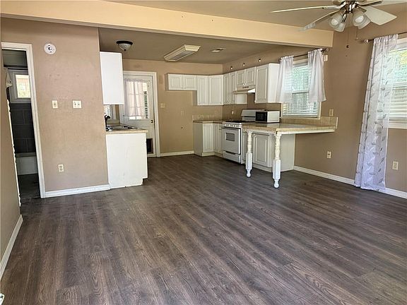 3rd image of 3206 Effie St