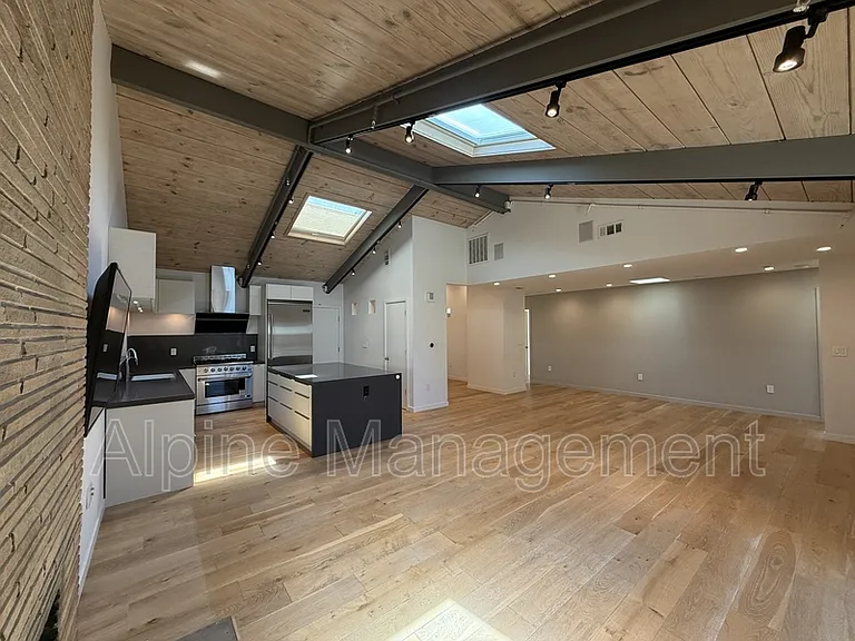 1163 W Iowa Ave — Photo 6