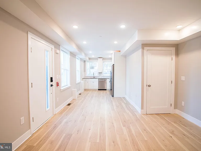 4926 Locust St #1 — Photo 2
