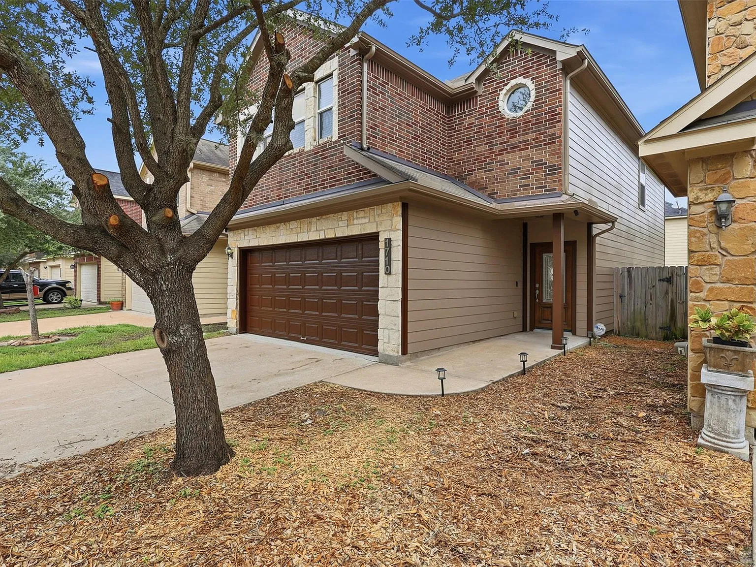 4 bed, 2.5 bath, 1858 sqft, $2,400 — Photo 4