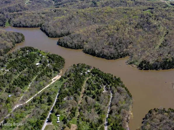 218 Trailwood Lake Rd, Bagdad, KY 40003