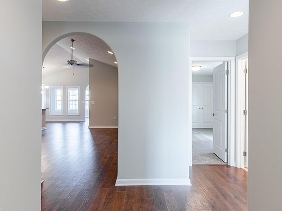 4th image of 2130 Giles Dr SE