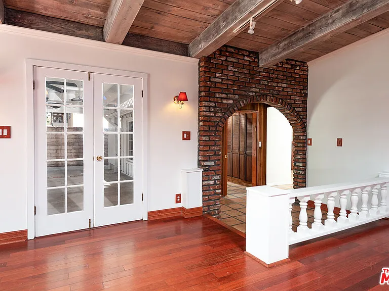 14842 Morrison St — Photo 10