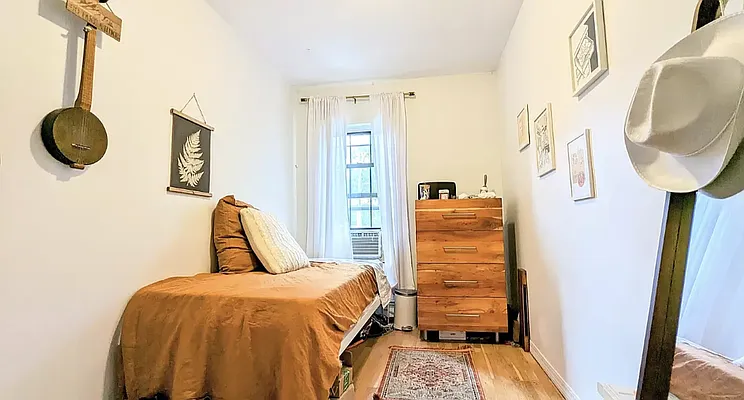 Bedroom, photo 2