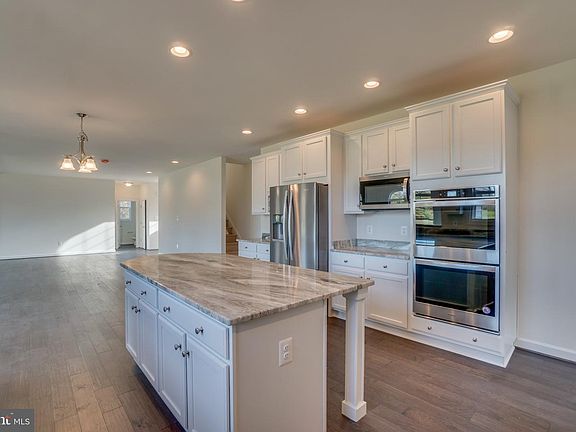 3rd image of 499 Joshua Rd