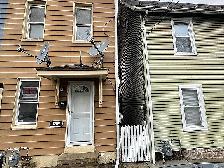 1209 Mechanic St — Photo 1