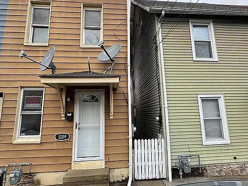 1209 Mechanic St Photo 1